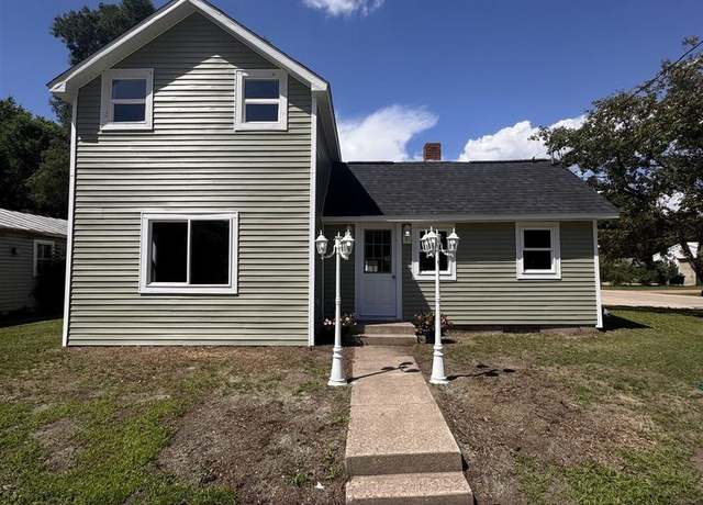 Property at 719 Ware St, Waupaca, WI 54981, 3 beds, 1 bath