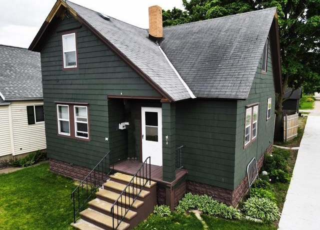 Property at 1119 17th Ave, Menominee, MI 49858, 4 beds, 1 bath