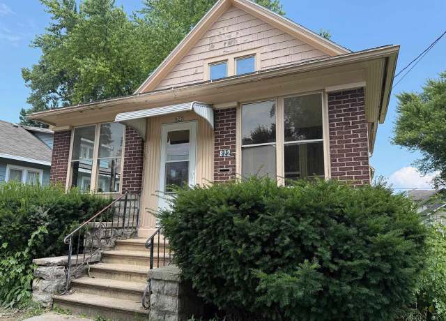 Property at 822 Oak St, Oshkosh, WI 54901, 2 beds, 1 bath