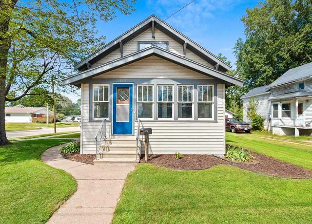 Property at 317 W 3rd St, Shawano, WI 54166, 3 beds, 2 baths