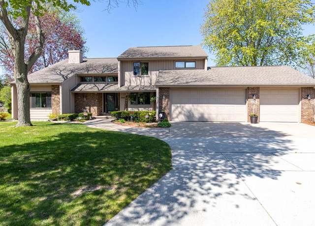 Property at 3301 S Poplar Ln, Appleton, WI 54915, 4 beds, 2.5 baths