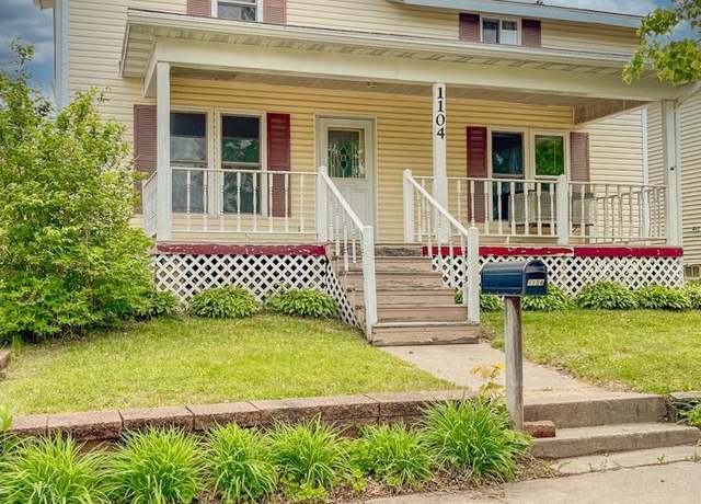 Property at 1104 Nassau St, New London, WI 54961, 3 beds, 1.5 baths