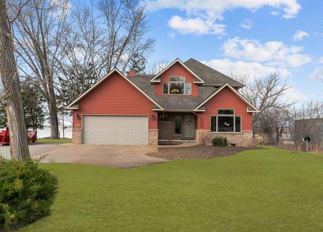 Property at 2740 Marine Dr, Oshkosh, WI 54901, 3 beds, 3 baths