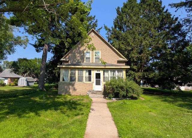 Property at 511 Foster Rd, Redgranite, WI 54970, 5 beds, 1 bath