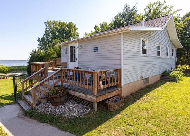 Property at 7976 Kellogg Rd, Winneconne, WI 54986, 3 beds, 2 baths