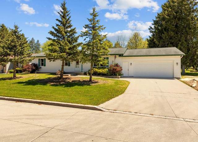 Property at 2225 Paul Rd, Manitowoc, WI 54220, 4 beds, 3 baths