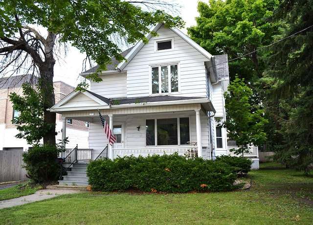 Property at 1310 Jackson St, Oshkosh, WI 54901, 4 beds, 1.5 baths
