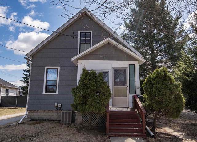 Property at 609 10th Ave, Green Bay, WI 54303, 3 beds, 1 bath