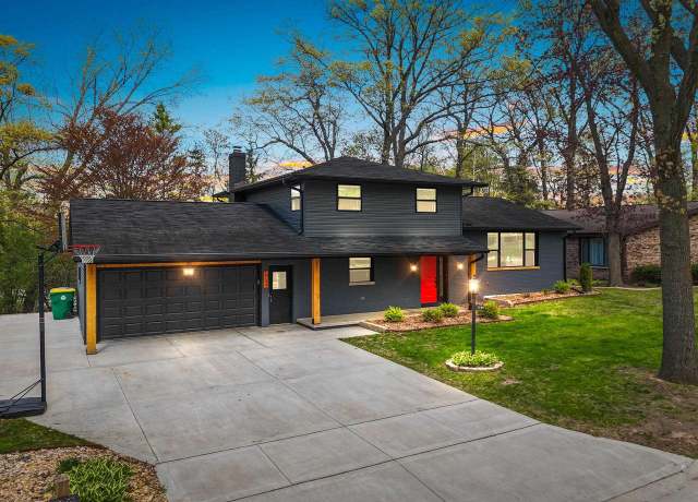 Property at 1744 Carriage Ct, Green Bay, WI 54304, 3 beds, 2 baths