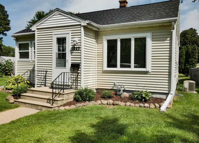 Property at 1223 S Norwood Ave, Green Bay, WI 54304, 2 beds, 1 bath