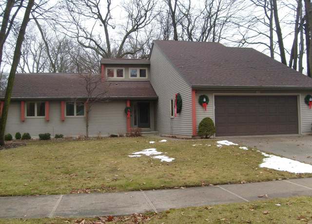 Property at 1505 Villa Park Dr, Oshkosh, WI 54904, 3 beds, 2 baths