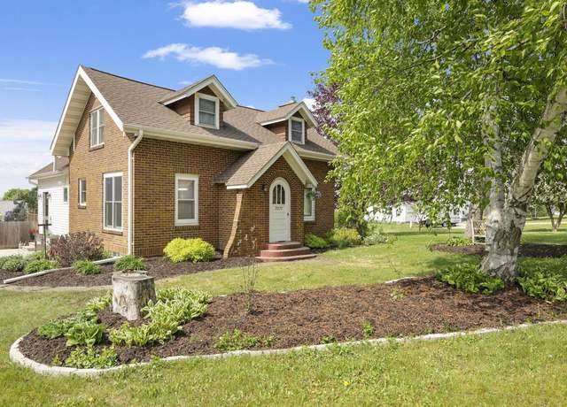 Property at 2077 Pershing Rd, New London, WI 54961, 3 beds, 2 baths
