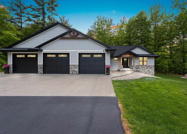 Property at 835 Maple Leaf Trl, Sobieski, WI 54171, 4 beds, 3.5 baths