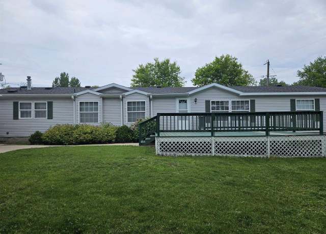 Property at 321 E Bay Shore St, Marinette, WI 54143, 3 beds, 2.5 baths