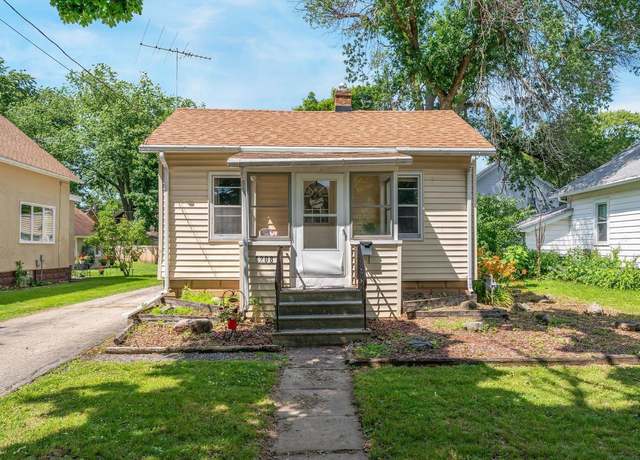Property at 1208 W 8th St, Appleton, WI 54914, 2 beds, 1 bath