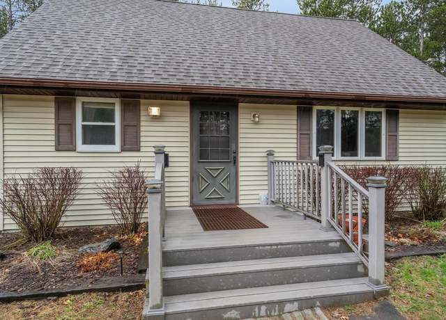 Property at E2098 Twin Lake Rd, Waupaca, WI 54981, 2 beds, 1 bath