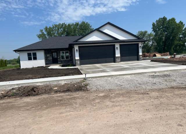 Property at 422 Pauls Pl, Oshkosh, WI 54904, 3 beds, 2 baths