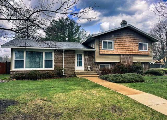 Property at 2709 Richard St, Marinette, WI 54143, 4 beds, 2.5 baths