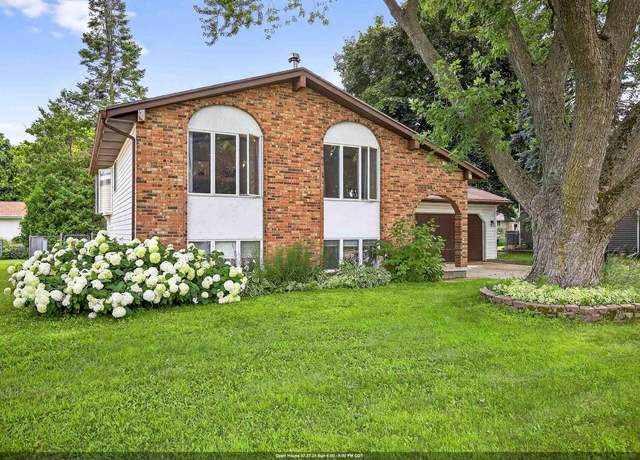 Property at 2479 Valiant Ln, Green Bay, WI 54304, 3 beds, 1.5 baths