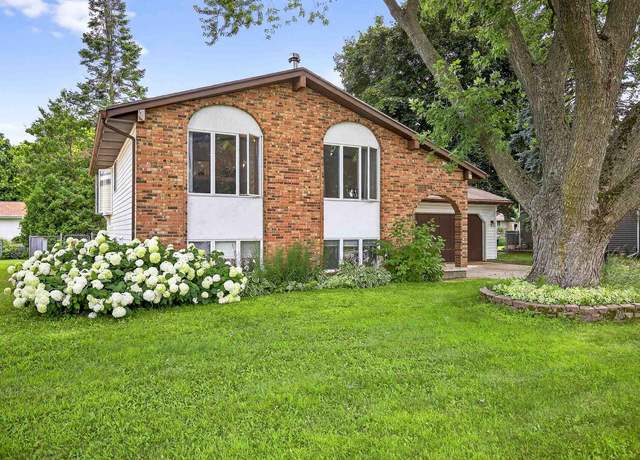Property at 2479 Valiant Ln, Green Bay, WI 54304, 3 beds, 1.5 baths