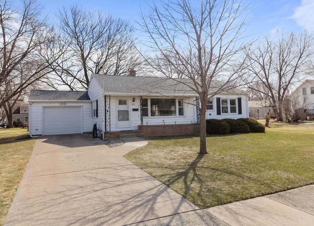 Property at 800 Mason St, Oshkosh, WI 54902, 2 beds, 1.5 baths