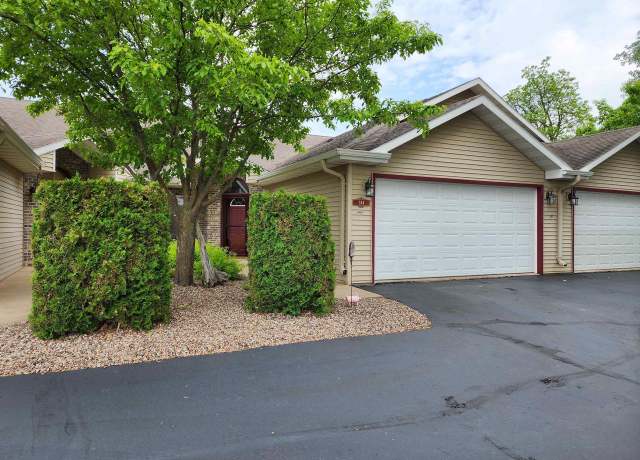 Property at 584 N Wisconsin St, Berlin, WI 54923, 2 beds, 2.5 baths