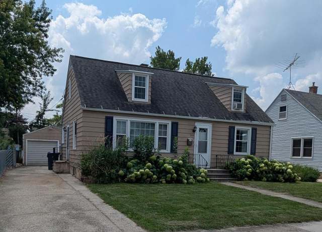 Property at 304 E 12th St, Fond Du Lac, WI 54935, 3 beds, 1 bath