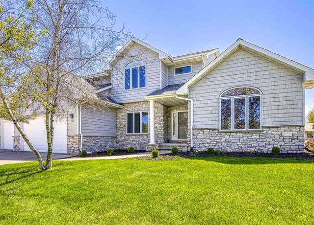 Property at 1367 W Starview Dr, Appleton, WI 54913, 5 beds, 3.5 baths