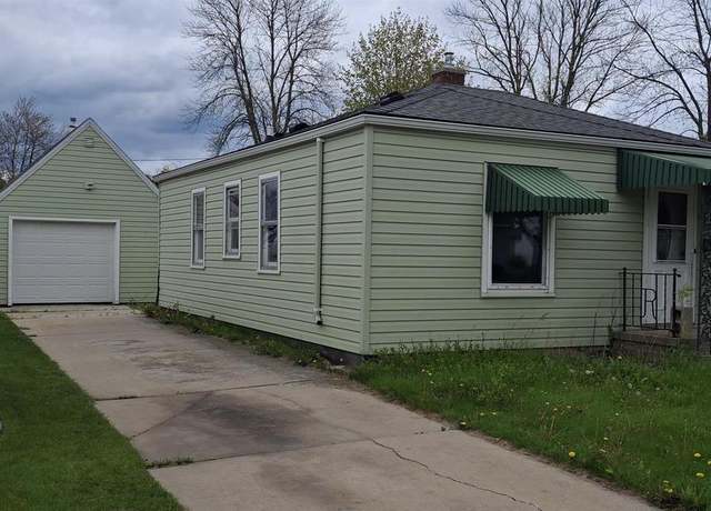 Property at 1413 N 6th St, Manitowoc, WI 54220, 3 beds, 1 bath