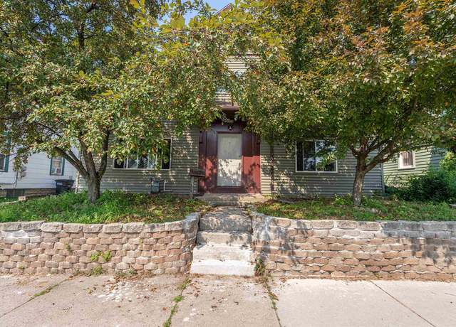 Property at 1333 Jefferson St, Oshkosh, WI 54901, 5 beds, 2 baths