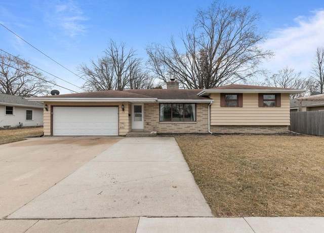 Property at 1107 E Calumet St, Appleton, WI 54915, 3 beds, 2 baths