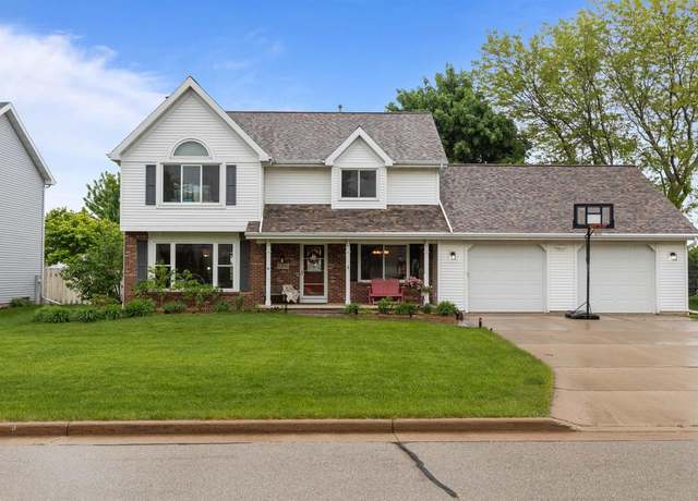 Property at 2305 W Twin Willows Dr, Appleton, WI 54914, 4 beds, 2.5 baths