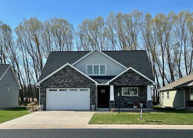 Property at 332 Royal St Pats Dr, Wrightstown, WI 54101, 5 beds, 3.5 baths