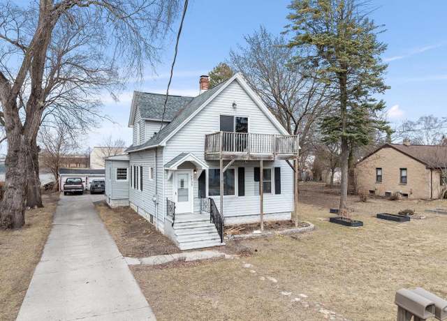 Property at 1735 Eastman Ave, Green Bay, WI 54302, 4 beds, 3 baths