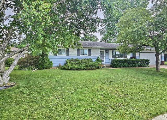 Property at 915 W Linwood Ave, Oshkosh, WI 54901, 3 beds, 1.5 baths