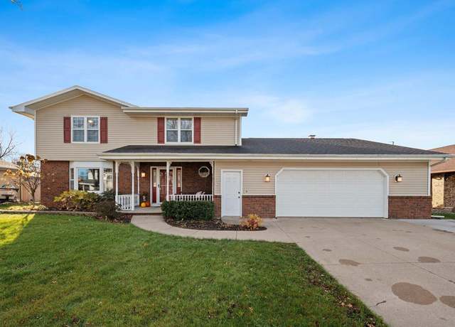 Property at 1701 W Cloverdale Dr, Appleton, WI 54914, 4 beds, 2.5 baths