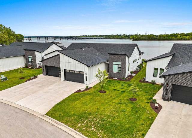 Property at 395 Aldon Cir, Green Bay, WI 54304, 4 beds, 3 baths