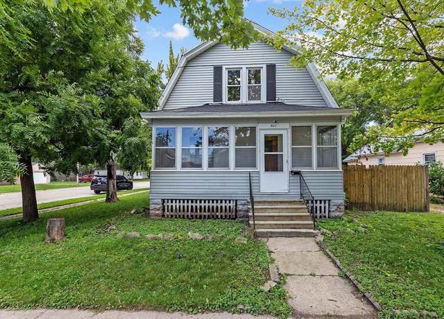 Property at 601 11th Ave, Green Bay, WI 54303, 4 beds, 2 baths