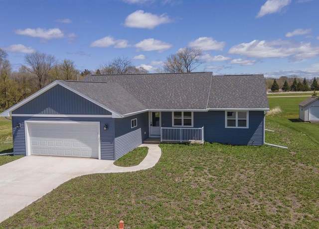 Property at 294 Jasmine Dr, Berlin, WI 54923, 3 beds, 2 baths
