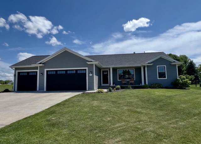 Property at 582 Clay St, Wrightstown, WI 54180, 4 beds, 3 baths