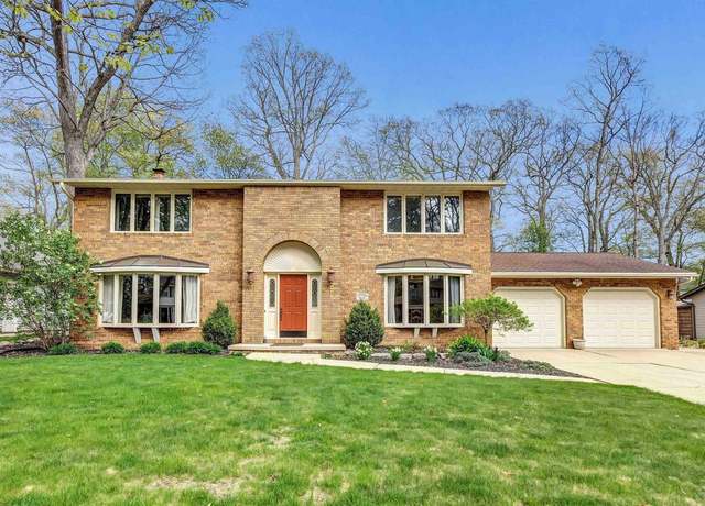 Property at 419 E Le Capitaine Cir, Green Bay, WI 54302, 4 beds, 2.5 baths