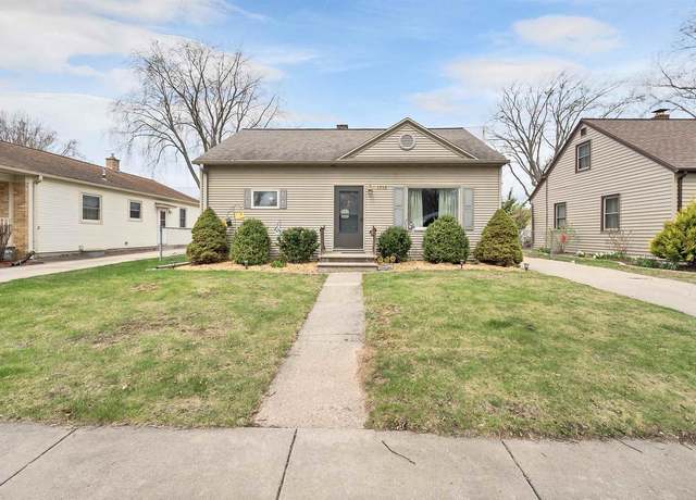 Property at 1712 13th Ave, Green Bay, WI 54304, 3 beds, 2 baths