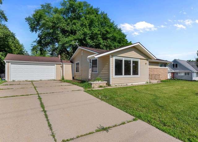 Property at 2965 N 124th St, Brookfield, WI 53005, 3 beds, 2 baths