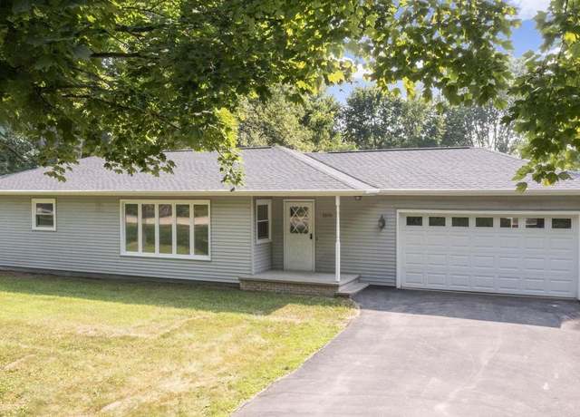 Property at 5930 N Rosewood Dr, Appleton, WI 54913, 3 beds, 1.5 baths