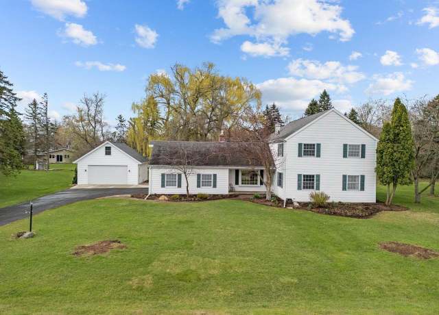 Property at 38 Meadowbrook Ct, Appleton, WI 54914, 4 beds, 3.5 baths