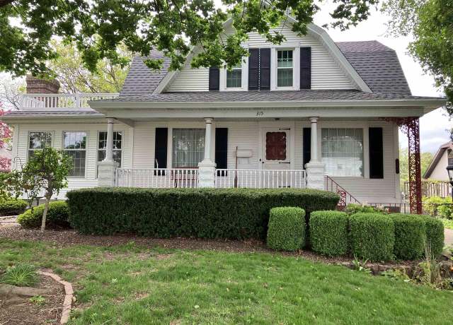 Property at 315 Lampert St, Oshkosh, WI 54901, 2 beds, 2 baths