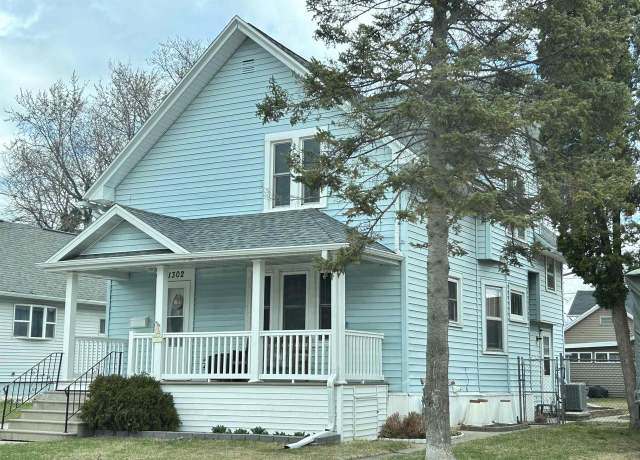 Property at 1302 Ontario St, Oshkosh, WI 54901, 4 beds, 1.5 baths