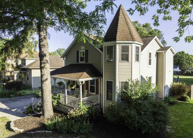 Property at 1268 Eliza St, Green Bay, WI 54301, 3 beds, 2 baths