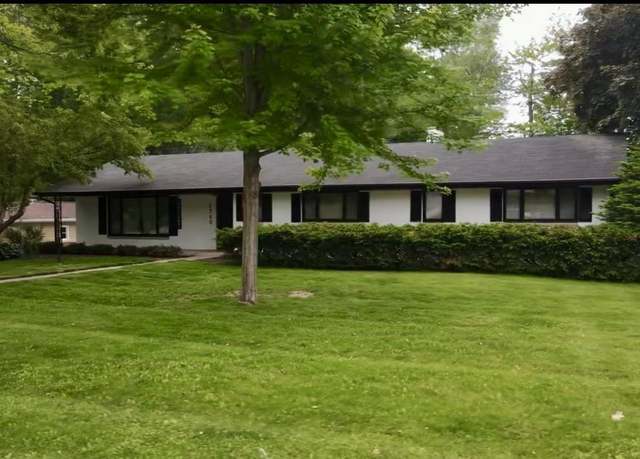 Property at 2360 Hillside Ln, Green Bay, WI 54302, 4 beds, 2 baths
