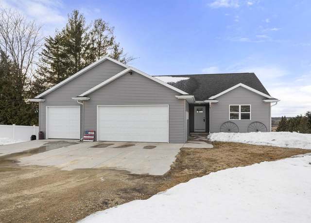 Property at 411 Rustic View Ct, Hortonville, WI 54944, 3 beds, 3 baths